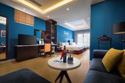 Suite familiale avec balcon et vue sur la ville — Hanoi Brilliant Hotel & Spa